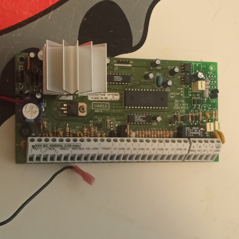 Dsc model PC5010 powerseries control Panel 832